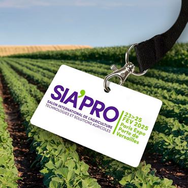 Badge for the International Agriculture Show SIA'PRO 2025, displaying the dates February 23 to 25, 2025, at Paris Expo Porte de Versailles, with an agricultural field in the background.